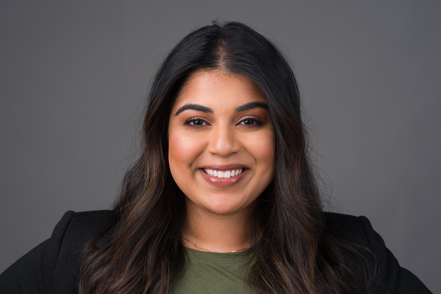 Professional corporate headshot of woman with dark background by Tampa photographer Sidney Oster