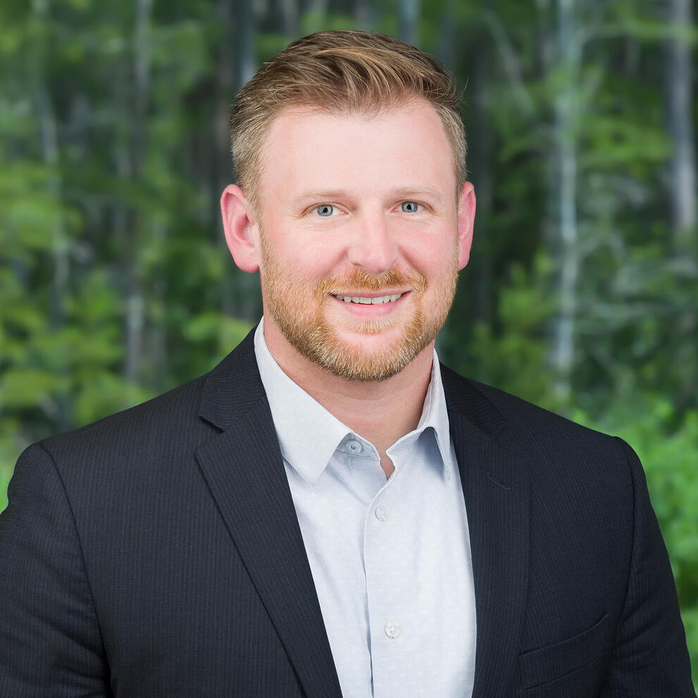 Professional Headshot Professional headshot outside smiling by Tampa Sidney Oster Photography