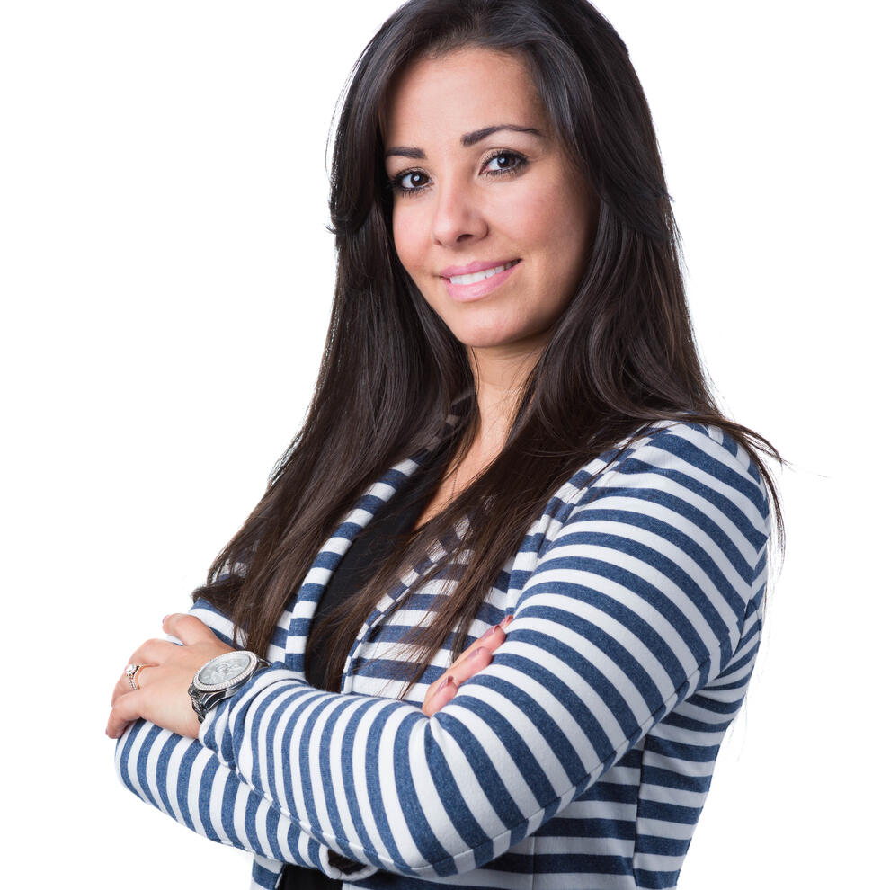 Personal Branding Tampa headshot for female real estate professional realtor arms crossed smiling by Sidney Oster